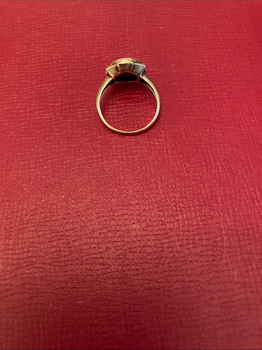 Rainbow girls Masonic ring 
10 carat gold has been authenticated
Size 6.5 - Picture 3 of 4